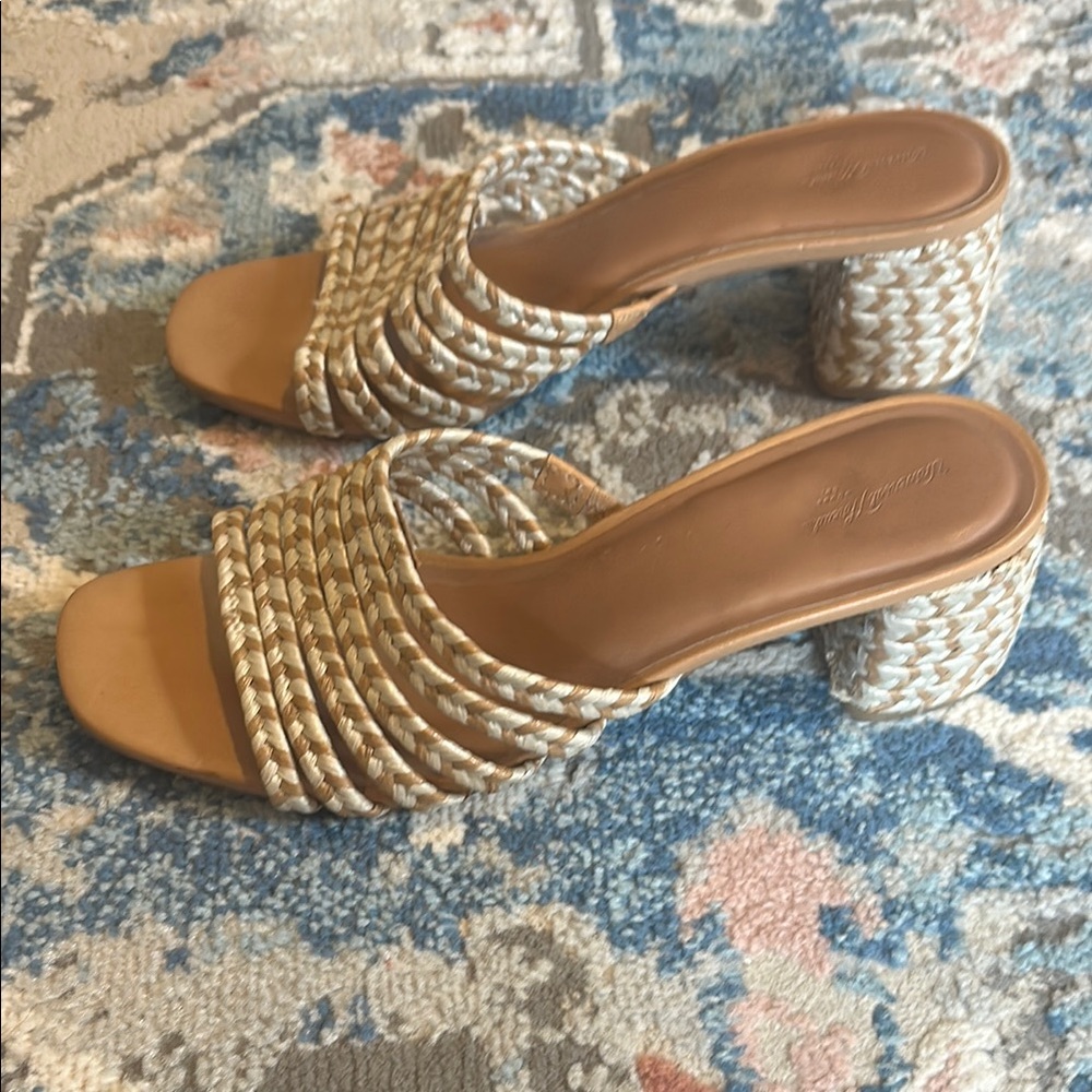 Universal Thread Tan Cream Woven Sandals
